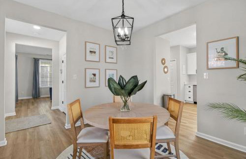3BR 2'5 BA King Suite Fenced Yard Parking - Foto 2