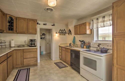 Walkable Ten Sleep House with Patio and Sunroom! - Foto 11