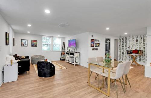 Retro Cumberland 2-Story Hangout near Six Flags - Foto 23