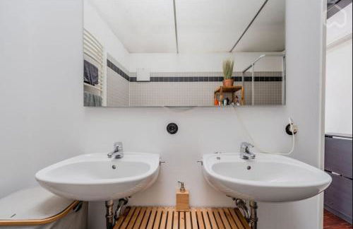 Designer Loft with Big Rooftop and Office - Foto 36