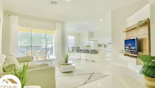 Renewed & Cozy 4BD Great Location near Disney - Foto 1