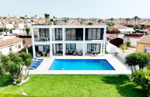 Luxury villa with large swimming pool and outdoor area - Foto 5