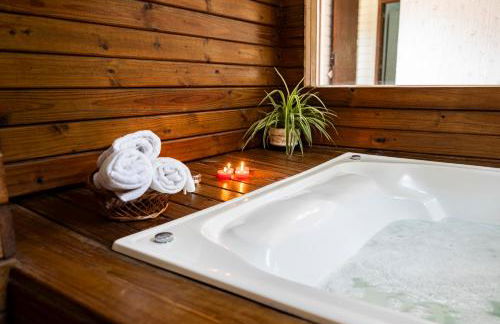 Casa Rústica com Piscina Privativa, Banheira de Hidromassagem, Ar-Condicionado, Pet friendly - Refúgio na Natureza a 5 Minutos do Centro de Imbituba, Perfeita para Famílias e Grupos - Photo 3