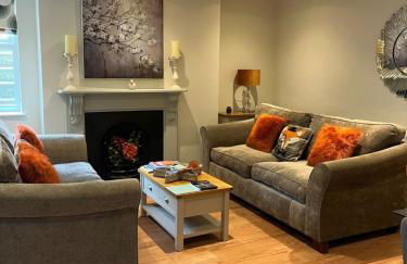 Luxury Refurbished 2 Bedroom Regency Apartment - Photo 1