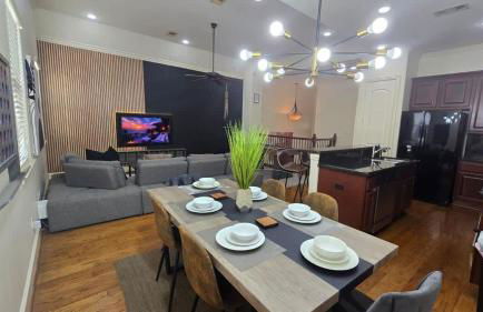 Game & Soak Retreat 3BR Private Jacuzzi Pool Table - Foto 10