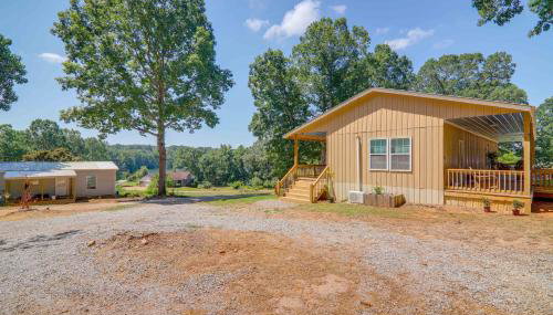 Lake-View Home in Statham with On-Site Fishing - Foto 3