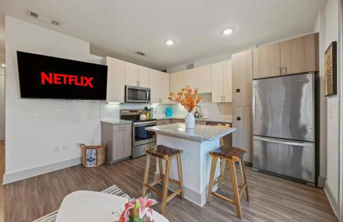 Studio with Patio, Pool, Gym, Parking & Queen Bed - Foto 18