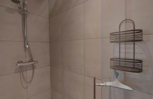 Maison spacieuse avec jardin, BBQ, table de ping-pong, proche commerces, pour 9 personnes et bébés - FR-1-581-96 - Foto 28