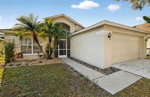 Lakefront 4-Bedroom Home with Pool - Foto 41