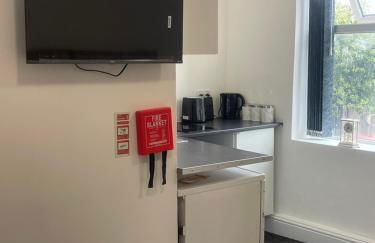 studio apartment with small kitchen and bathroom - Foto 3