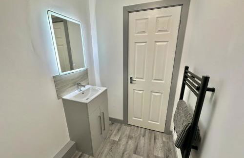 Two Bedroom Flat by Brookland Stays Serviced Accommodation Short Lets Leeds with Free WiFi - Foto 13