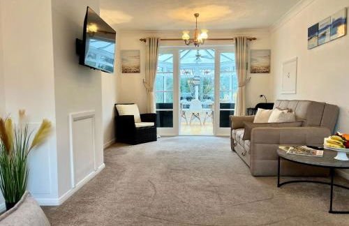 J&J stays 5 bedroom detached house in Peterborough with parking - Photo 30