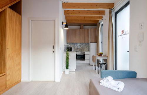 Authentic Studio with Terrace by HostWise - Foto 29