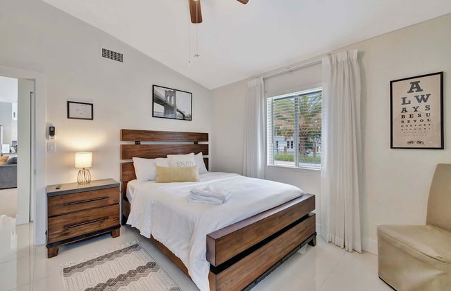 Waterfront Oasis w/ Enclosed Pool! - Foto 6