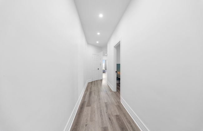 SPACIOUS RENOVATED APARTMENT SLEEPS 12 - Foto 18