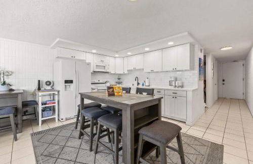 Amazing Beachfront Condo with AC - Photo 11