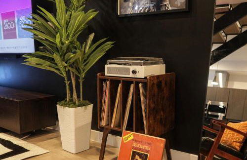 Unit 8 Spacious 2BR Penthouse Sleeps 8 - Photo 15