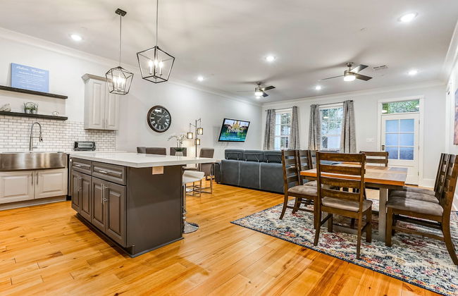 5BR with Pool - Great for Families - Near Everything - Foto 13