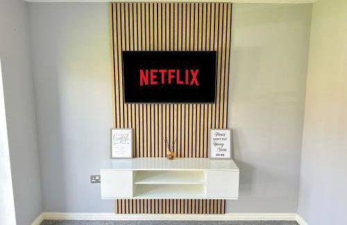 Luxury 4 Bed House - Free Parking - Contractors - Relocators - Foto 6