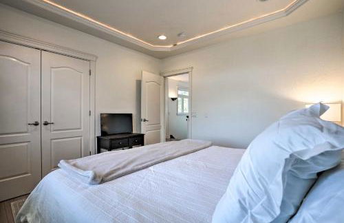 Luxe Getaway with Riverfront Views in Grants Pass! - Foto 17