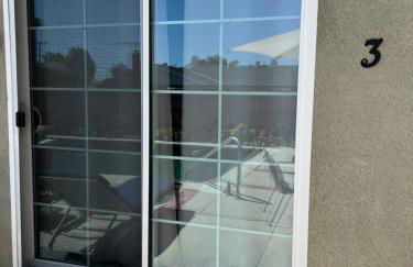 Pool Front Romantic Getaway withPrivate Entry - Foto 1