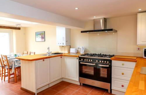 Characterful and quirky cottage in beautiful Pembs - Photo 10