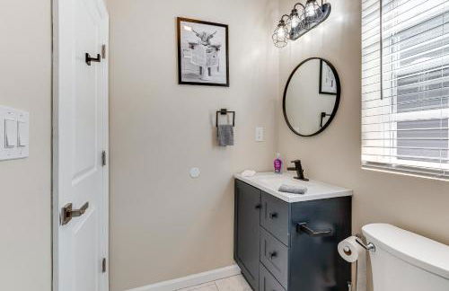 Luxe Newark Retreat with Rooftop Deck Pets Welcome! - Foto 15