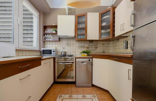 Atmospheric and Spacious Apartment in Warsaw for 3 People by Noclegi Renters - Foto 3