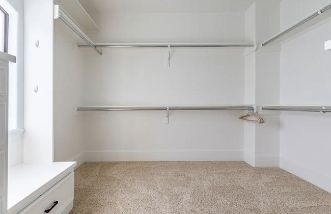 BIZI near Galleria Mall - Foto 11