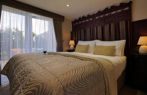 Scenery Hill Hideaways The Coach House Charming Retreat with Jacuzzi and BBQ Hut Near the Lake District - Photo 36
