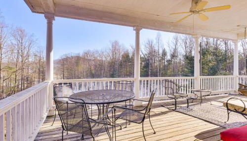 Family Home with Game Room and Decks in Etlan! - Foto 3