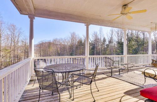 Family Home with Game Room and Decks in Etlan! - Foto 3