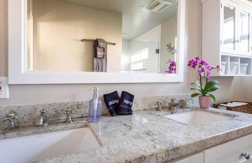 Charming Mid-Century Craftsman, Hot Tub with Serene Yard - Foto 38