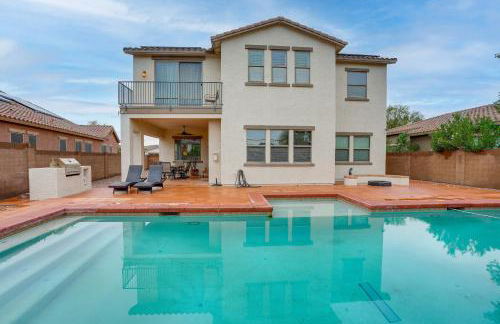 Pool, Views and Ample Space! Sunny Goodyear Retreat - Foto 1