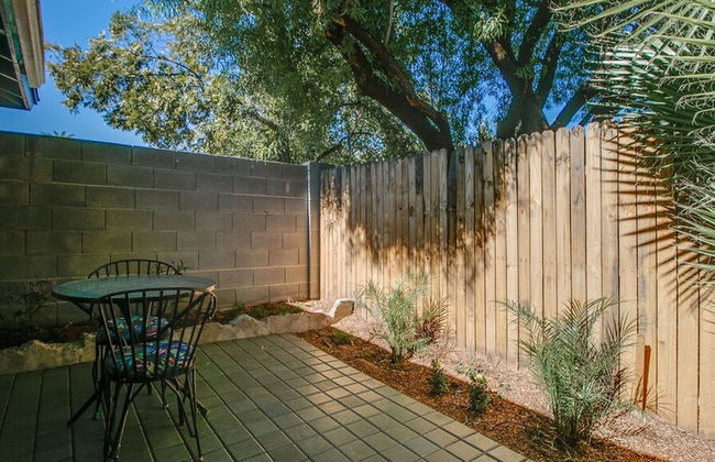 Charming Mid Town Guest House W/private Patio! - Foto 21