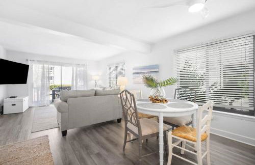 Newly Listed - One bedroom condo on Harbor Island - Foto 2