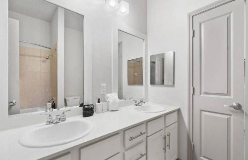 Spacious LUX 2BR 2B Unit in Austin with Pool! - Photo 21