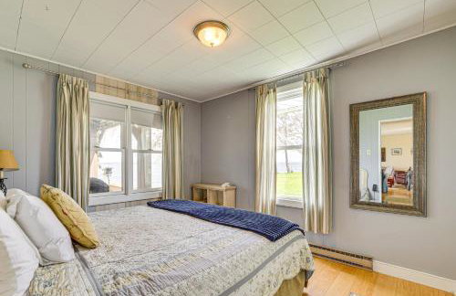 Lake Champlain Family Retreat with Deck and Yard - Foto 12