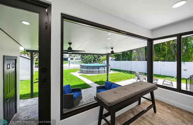 Stunning 3 Bd Pool House w Enchanting Water Views - Foto 10