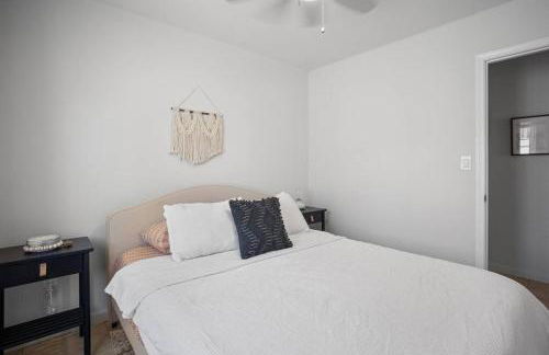 15 min to JT Park Hot Tub Cute Design Full Kitchen - Foto 27