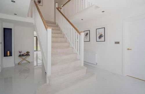 8 Bedroom House Sleeps 20 - Private Garden - Foto 20