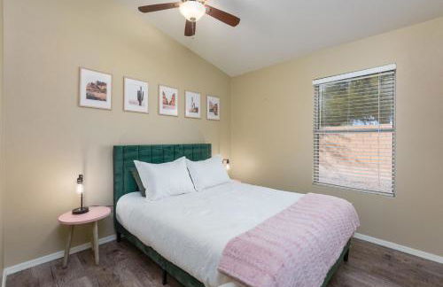 Luxe Desert-Chic 3BR with Heated Pool, Spa, and Grill - Foto 31