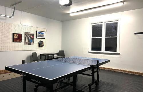 3 BR w/ King Bed, Standing Desk, Ping Pong, Arcade - Foto 4