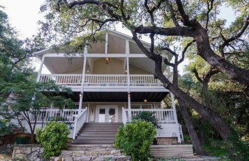 Remodeled Historic Lakefront Gem Overlooking Lake Travis and Jones Brothers Park *Great for Families and Groups* - Foto 22