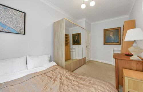 Spacious 2BR Flat with Private South Facing Terrace in West London - Foto 13