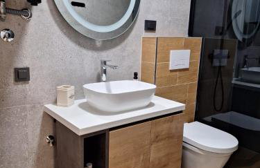 City heaven,self check in, with free parking - Foto 3