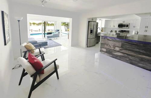 Inactive 193 Modern, 4B&3B with Pool and Lake - Foto 18