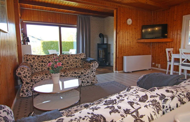 Inviting log House With 2 Terraces and Cozy Fireplace in Damp - Foto 17