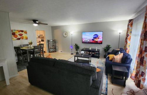 Tastefully Furnished 3bd @Euclid - Foto 3