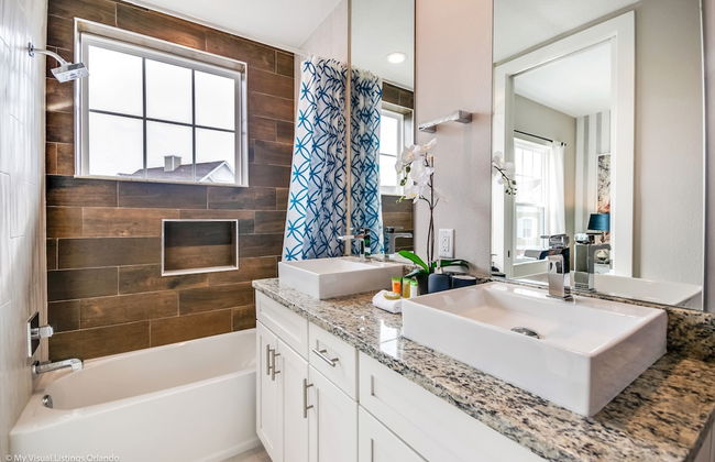 Upscale Townhome W/pool Access! 5 mi. to Disney! - Foto 12